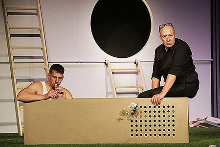 Peter Pecha, Robert Jašków v představení Intimní příběhy z Ráje, foto: Radovan Šťastný
